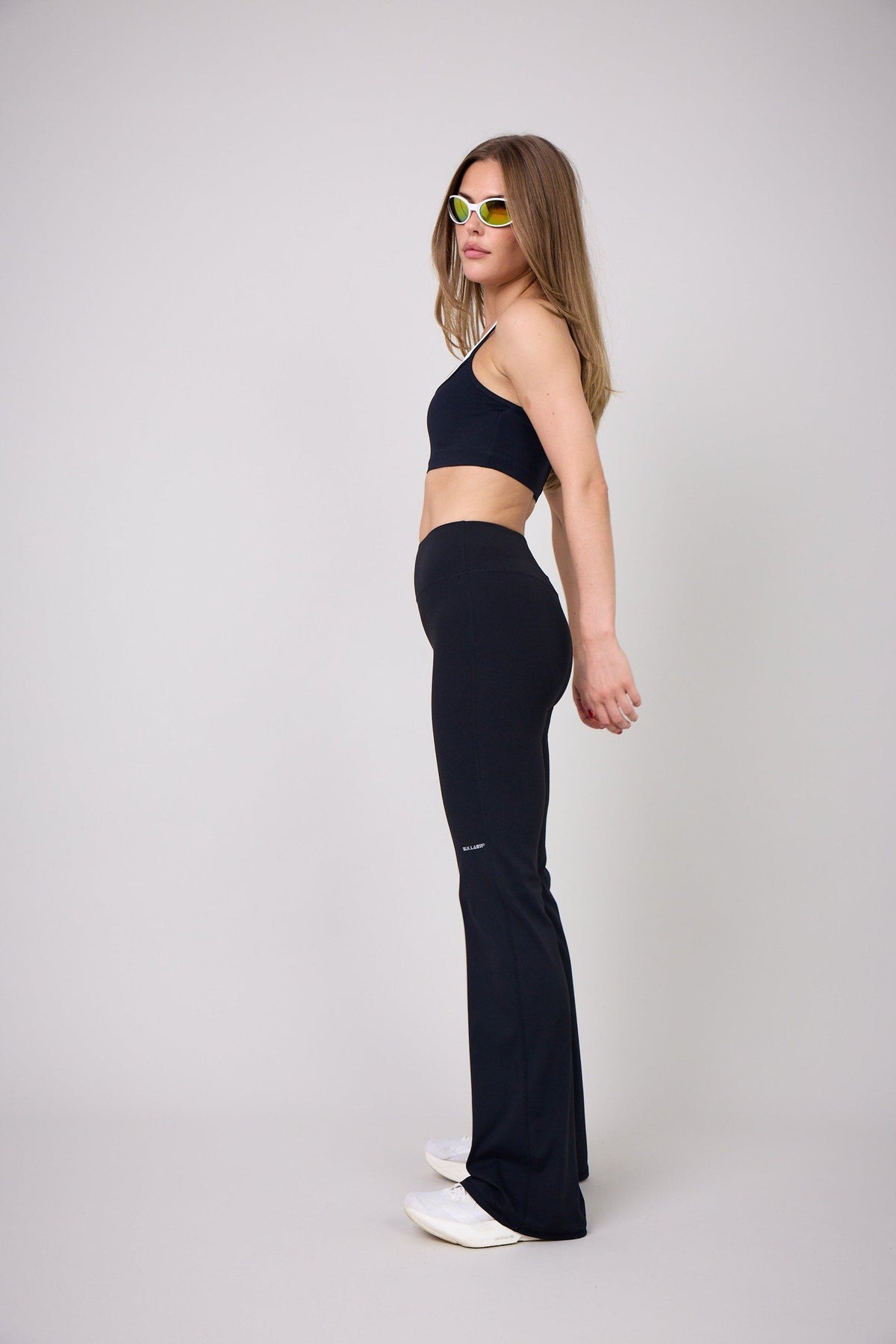 11GROUNDING FLARED PANTS
